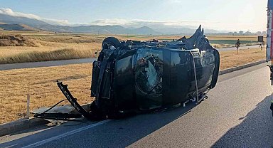 Merzifon'da traktör ve araç çarpıştı: 1 ölü, 4 yaralı