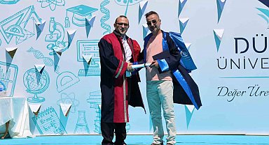 Mezun oldular kep fırlattılar