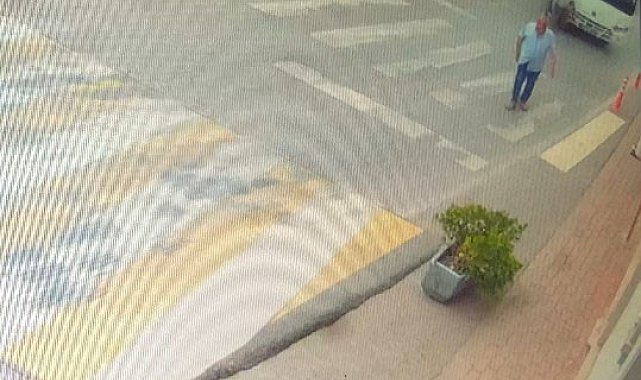 Minibüsün altında kalan yaşlı adam ağır yaralandı