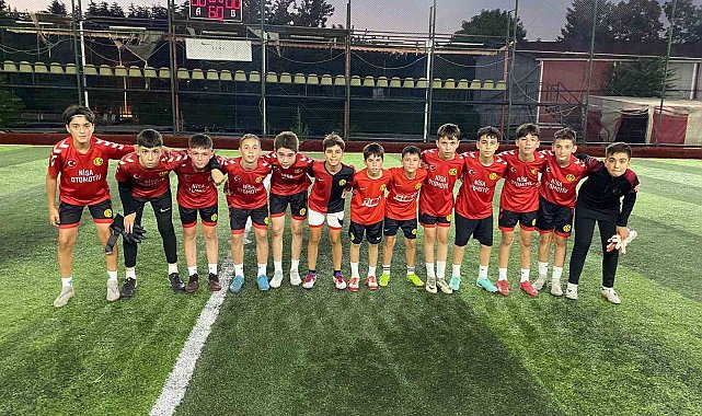 Minik Eskişehir sporlular top başı yaptılar