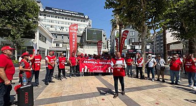 Mobbing mağduru işçiler Denizli Büyükşehir Belediyesinin kapısına dayandı