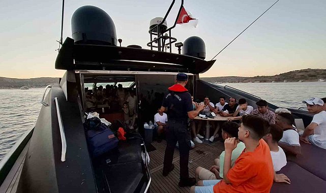 Motoryatta 72 düzensiz göçmen yakalandı