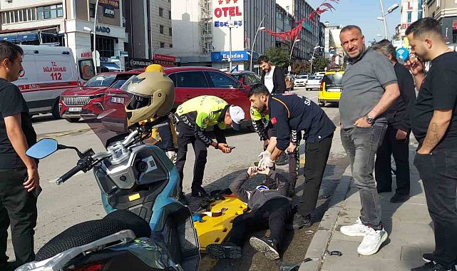 Motosiklet sürücüsü yola savruldu, cep telefonuyla iletişimini kesmedi