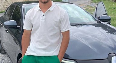 Motosiklet yarışı yapan 18 yaşındaki genç kamyonete çarpıp öldü