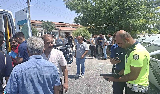 Motosikletin çarptığı otomobil devrildi: 1'i ağır, 3 yaralı