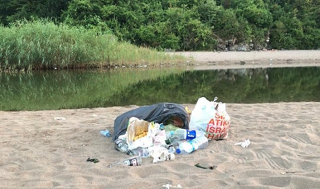 Mugada sahili çöplüğe döndü