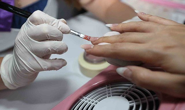 Muğla Büyükşehir'den kadınlara 'Tırnak Bakım' kursu