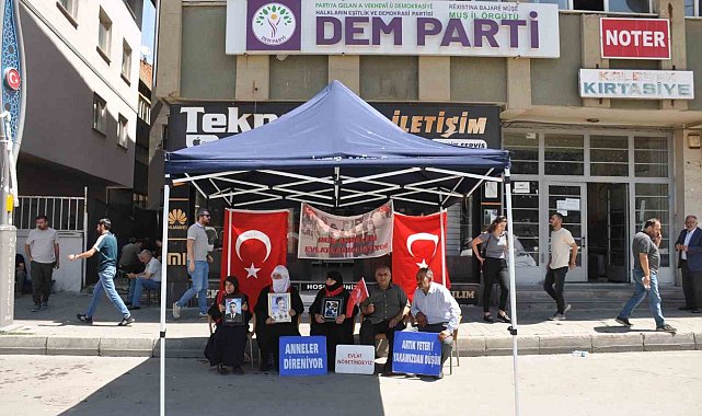 Muş'ta ailelerin evlat nöbeti umutla devam ediyor