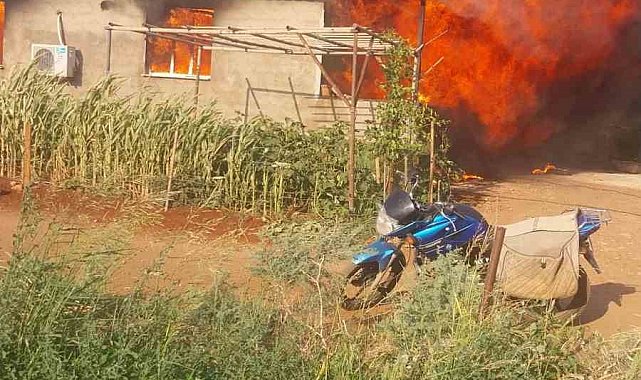 Müstakil ev alevlere teslim oldu