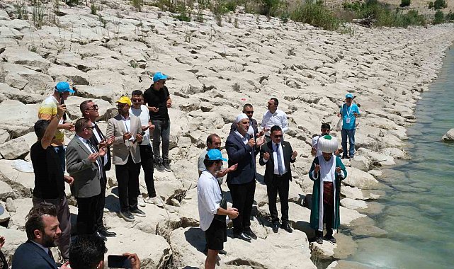 Nasreddin Hoca göle maya çaldı, festival başladı