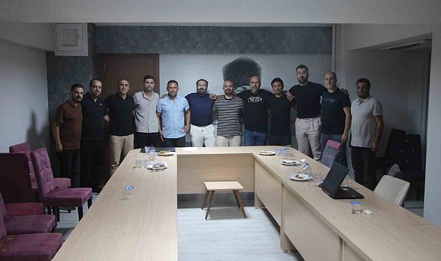 Nazillispor'da yeni yönetim taraftarlarla bir araya geldi