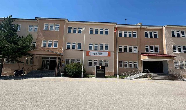 Nevzat Karabağ Anadolu Lisesi başarılara imza atıyor