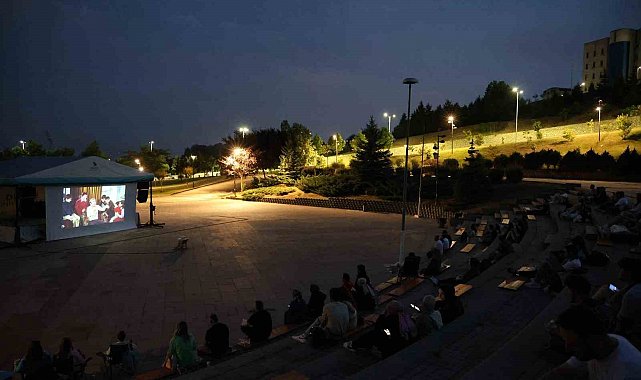 Nostalji ve kahkaha bir arada