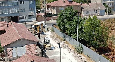 Oklubalı Mahallesi'nde kilitli taş döşeme çalışmaları sürüyor