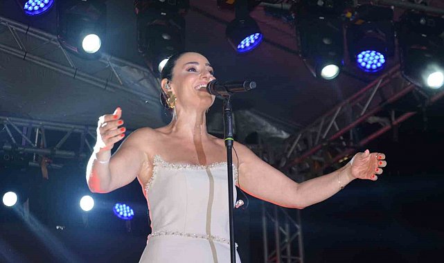 Ordu'da Sevcan Orhan rüzgarı esti: "Müziğine, kültürüne, memleketine sahip çıkan insanın sırtı yere gelmez"