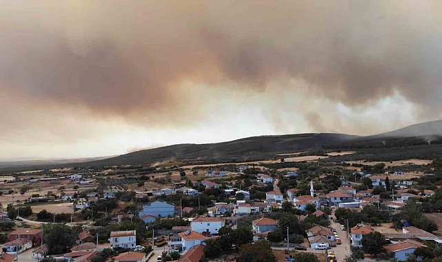 Orman yangınında yükselen dumanlar dron ile havadan görüntülendi
