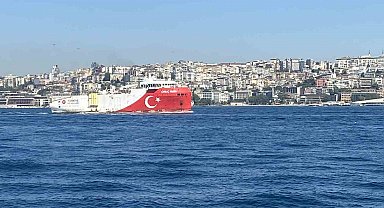 Oruç Reis Gemisi İstanbul Boğazı'ndan geçti