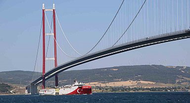 Oruç Reis Sismik Araştırma Gemisi, 1915 Çanakkale Köprüsü altından geçti