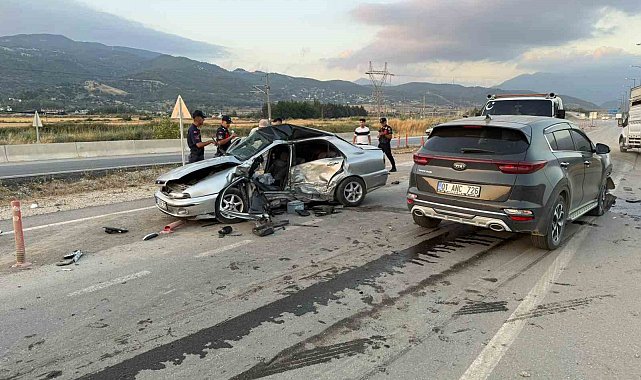 Osmaniye'de iki otomobil çarpıştı: 2 yaralı