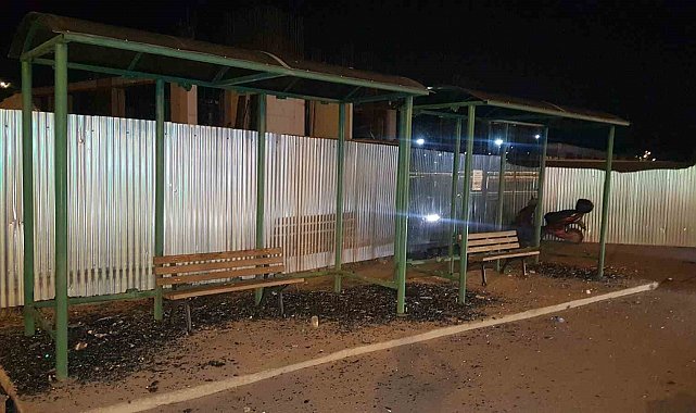Otobüs durağının camlarını kıran şahıs tutuklandı