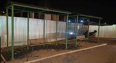 Otobüs durağının camlarını kıran şahıs tutuklandı