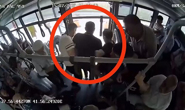 Otobüste fenalaşan yolcu hastaneye yetiştirildi, o anlar kameraya yansıdı