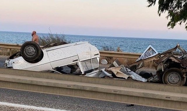 Otomobil bariyerlere çarptı: 1 ölü, 1 yaralı