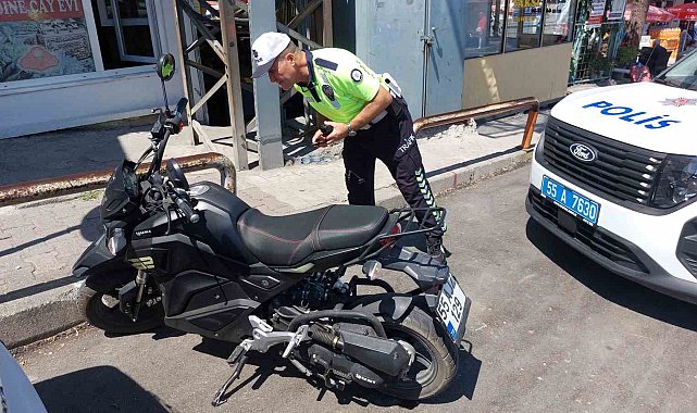 Otomobil ile motosiklet çarpıştı: 2 yaralı