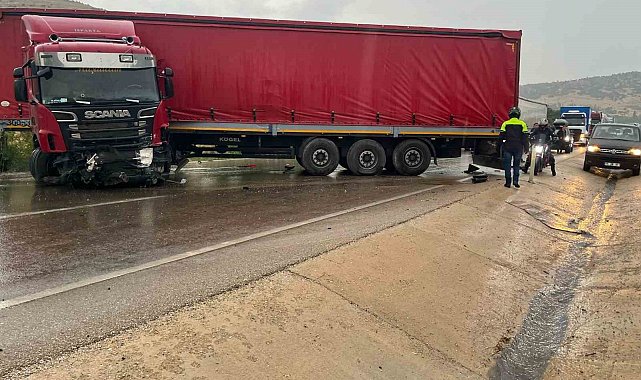 Otomobile çarpan tır sürücüsü yaralandı