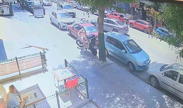 Otomobilin çarptığı yaya havada takla attı