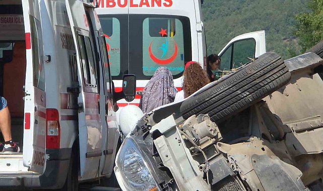 Otoyolda takla atan otomobilde 4 kişi yaralandı