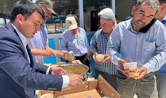 Özükavak beldesinde aşure ikramı yapıldı