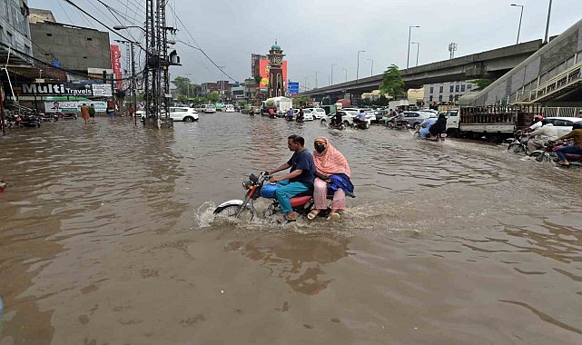 Pakistan'daki muson yağmurlarında can kaybı 98'e yükseldi
