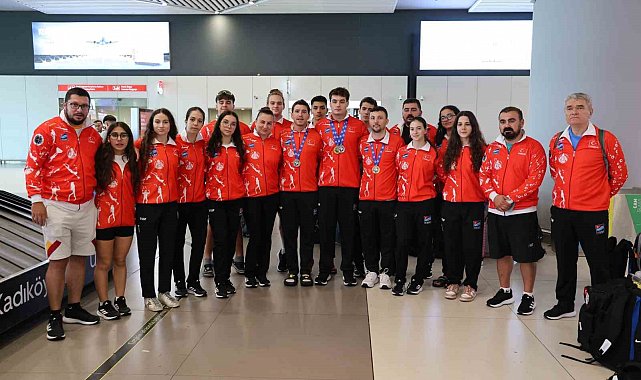 Paletli Yüzme Büyükler Milli Takımı, yurda döndü
