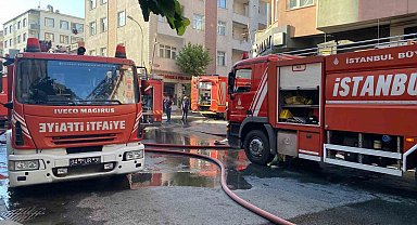 Pendik'te 4 katlı binanın çatısında yangın çıktı