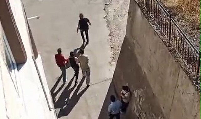 Polise yakalanmamak için girdiği bacada sıkıştı