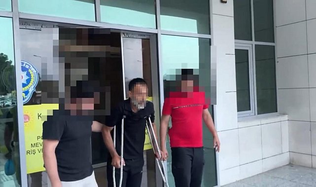 Polisi gören torbacı damdan atlayıp ayağını kırdı