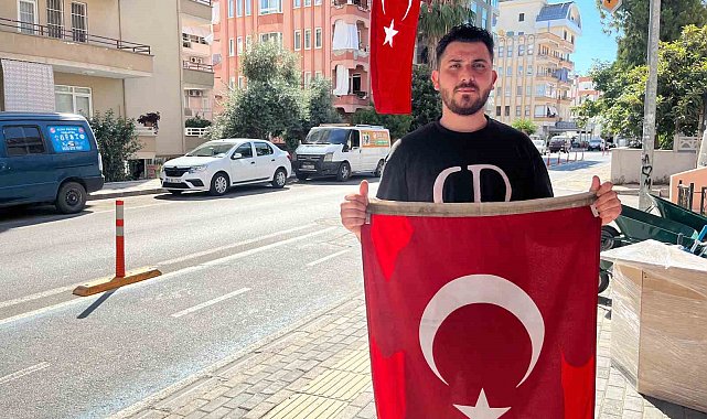 Polonya uyruklu şahıs Türk bayrağını alıp götürdü, polis bulup sahibine teslim etti