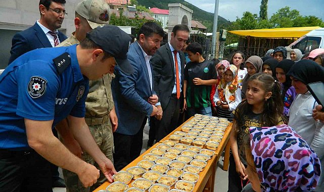Posof Müftülüğünden aşure ikramı