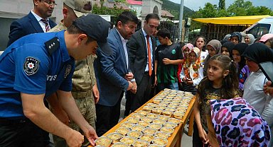 Posof Müftülüğünden aşure ikramı