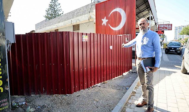 "Tapulu arazim" dedi, sokağın girişini kapattı