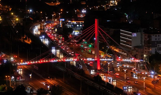 "Terörsüz Türkiye" için üst geçitler aydınlatıldı
