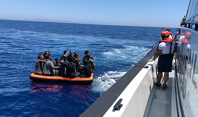 Sahil Güvenlik, geri itilen 24 göçmeni kurtardı