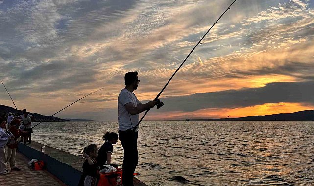 Sahilde şenlik, denizde yarış