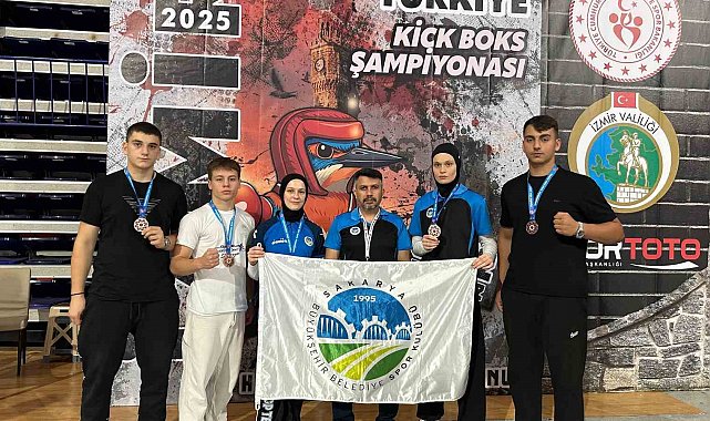 Sakarya Büyükşehir Kick Boks sporcularından İzmir'de madalya yağmuru