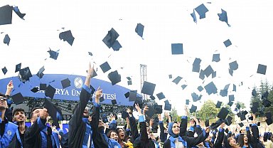 Sakarya Üniversitesi'nde mezuniyet coşkusu