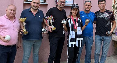 Salihli'de şampiyon öğrenciye Beşiktaş forması jesti