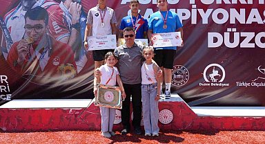 Şampiyonlar madalyaları ve ödüllerini aldı