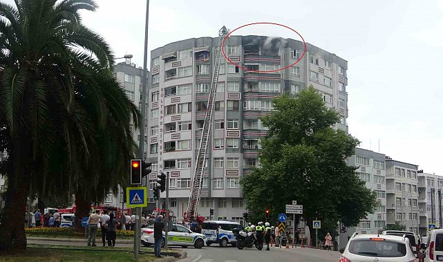 Samsun'da binanın 9. katında çıkan yangında 2 kişi dumandan etkilendi