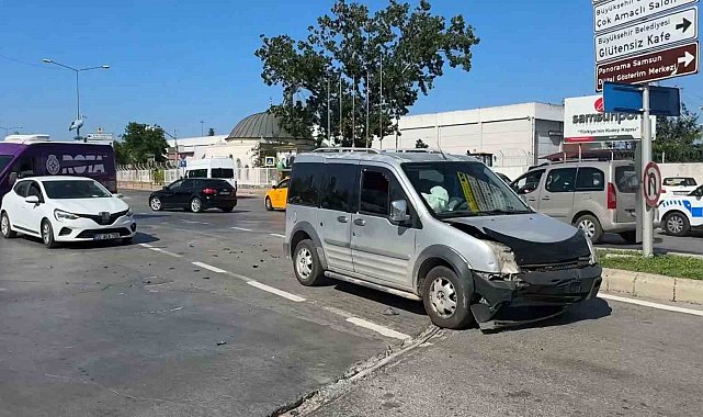Samsun'da hafif ticari araç otomobille çarpıştı: 1 yaralı